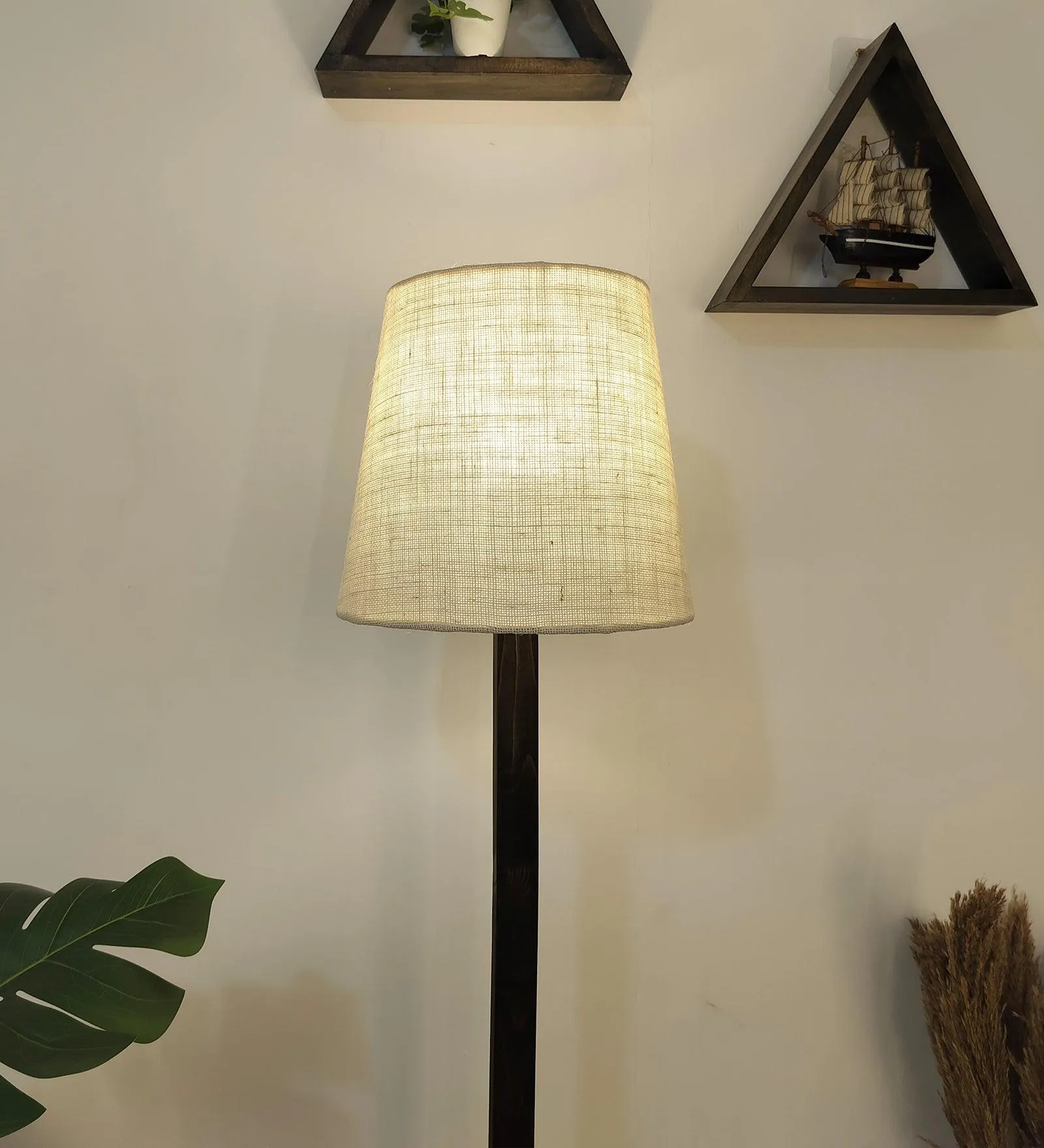 Modern Pinewood Babel Floor Lamp – Elegant Conical Design