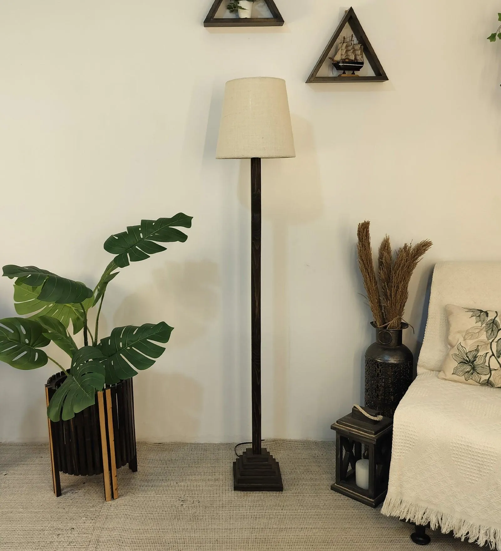 Modern Pinewood Babel Floor Lamp – Elegant Conical Design