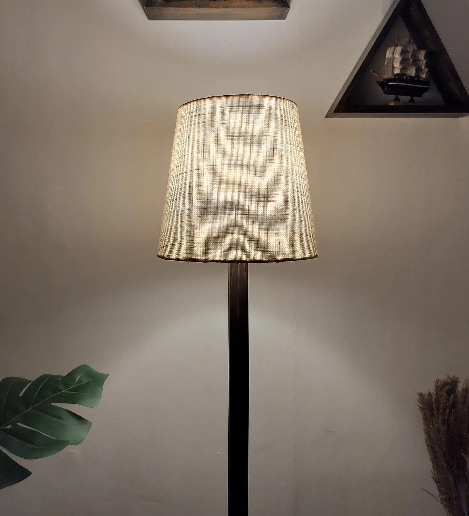 Modern Pinewood Babel Floor Lamp – Elegant Conical Design