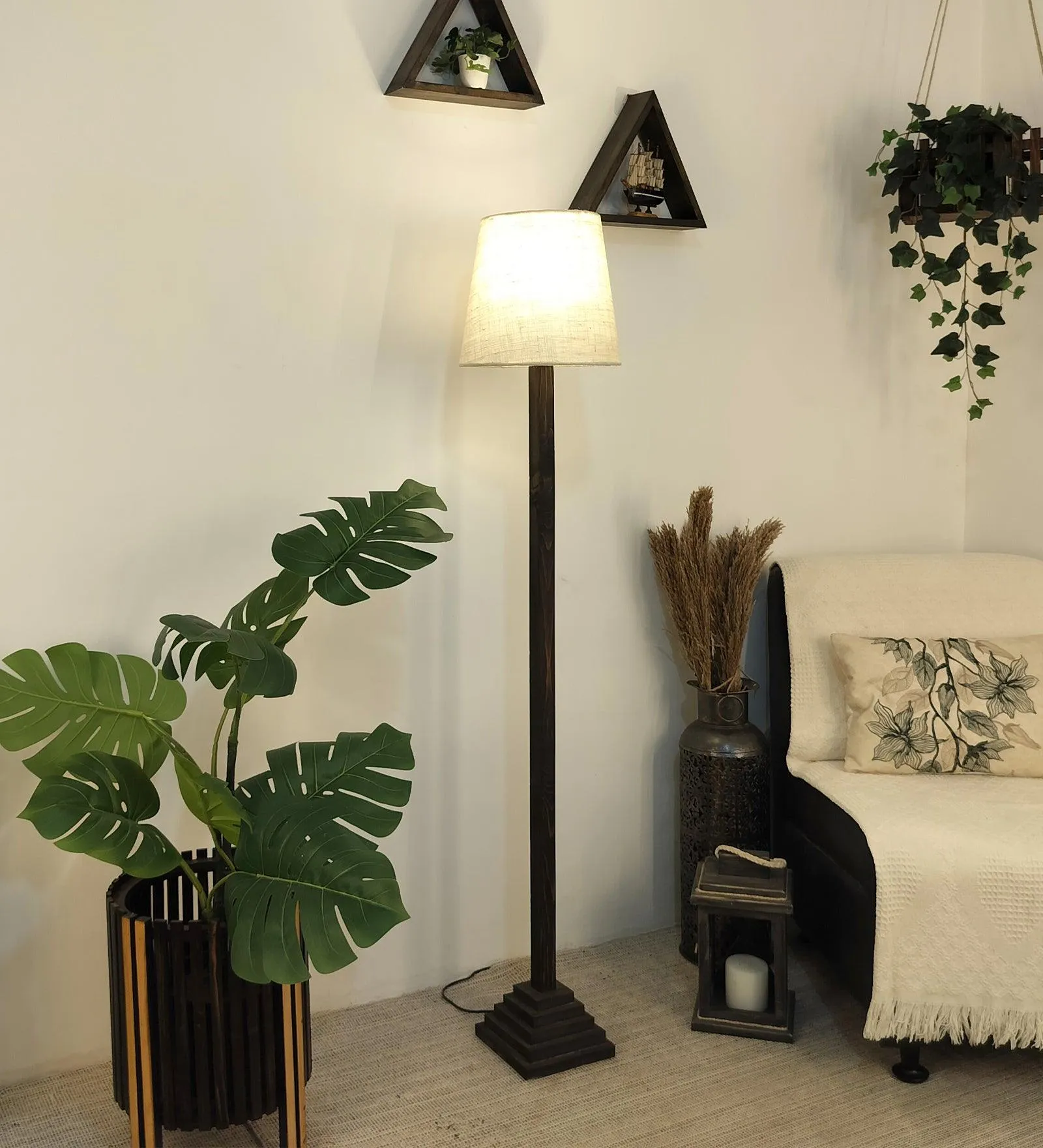 Modern Pinewood Babel Floor Lamp – Elegant Conical Design